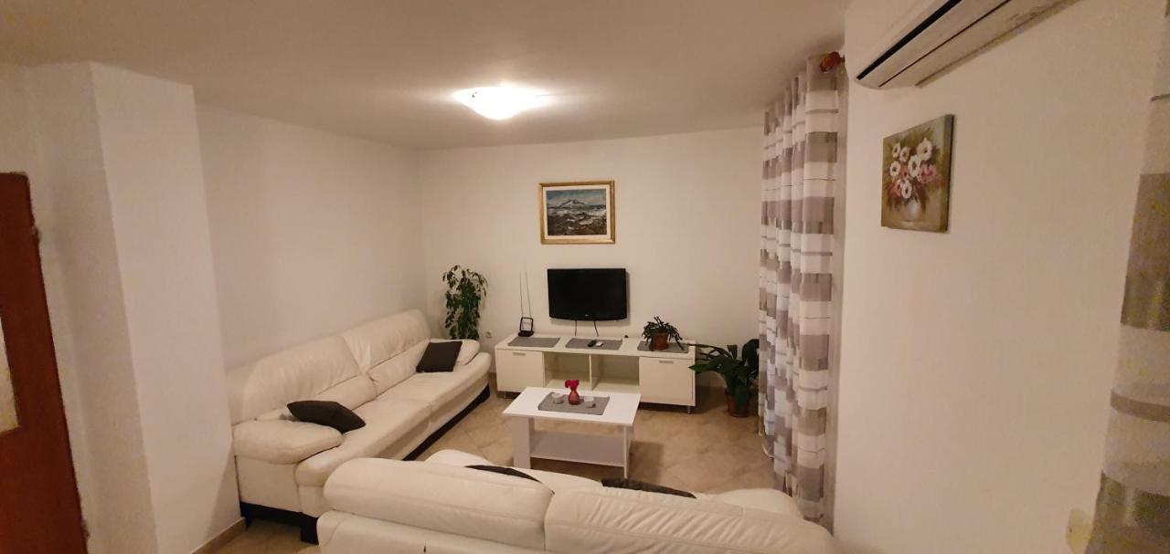 Apartment Put Vidaka Policnik Bagian luar foto